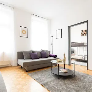 lovely-two-level-apartment-for-families.vienna-besthotels.com/